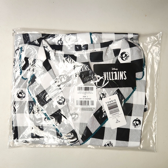 ❤️NWT VINTAGE TORRID BLOUSE - DISNEY VILLAINS POISON APPLE RETRO BUTTON TOP - Picture 5 of 12